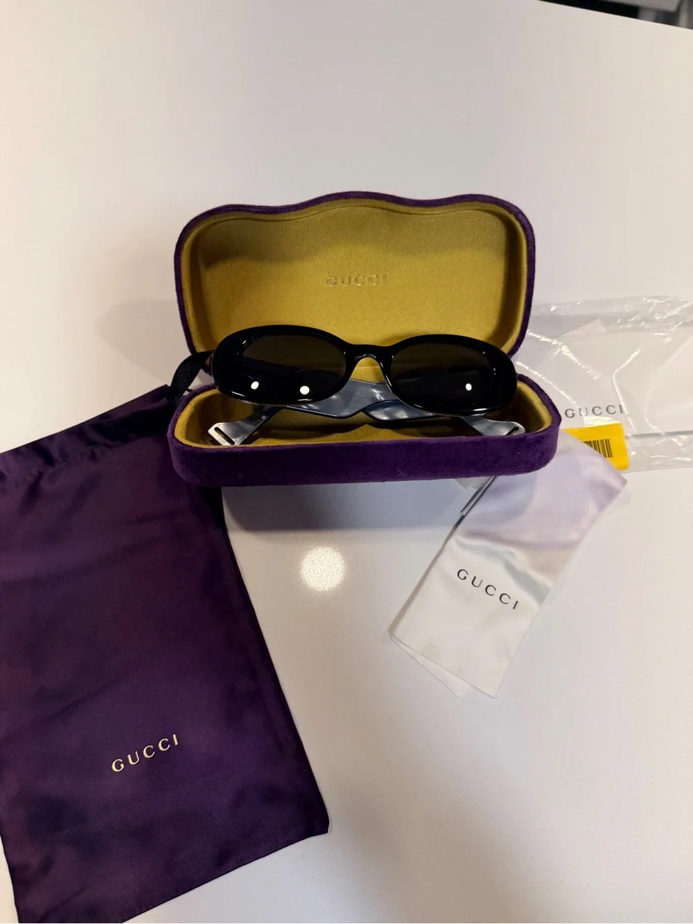 Gucci Black Oval Sunglasses Pearl Gray Arms Interlocking GG Brand New